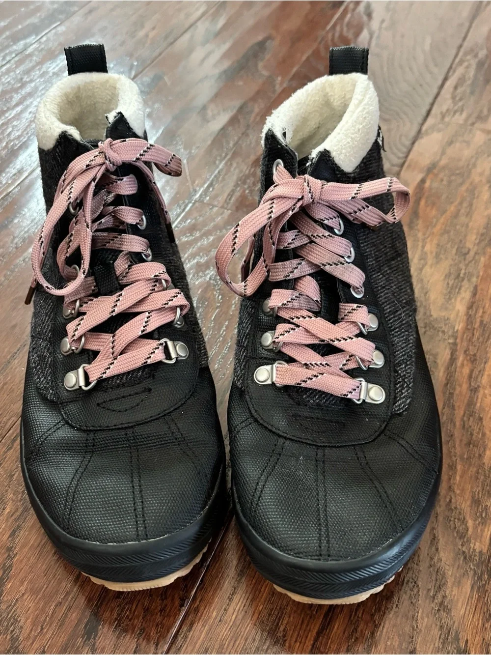 Keds Women's Black Lace-Up Ankle Sneaker Boots with Fuzzy Lining Size 8